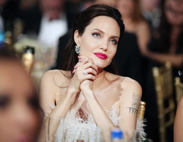 Angelina Jolie tố Brad Pitt cố gắng bịt miệng cô sau cáo buộc ngược đãi trẻ em - Ảnh 2.