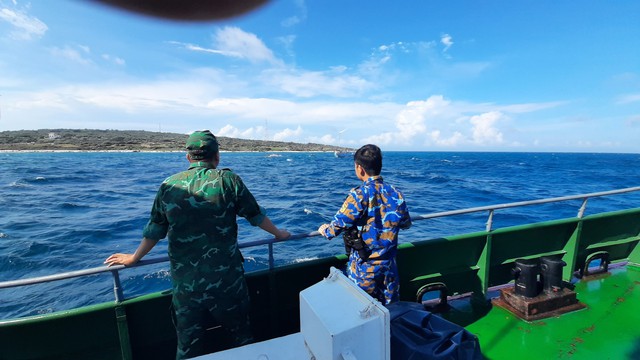 Bình Thuận: Tích cực tìm kiếm ngư dân mất tích tại vùng biển Phú Quý - Ảnh 1.