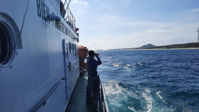 Bình Thuận: Tích cực tìm kiếm ngư dân mất tích tại vùng biển Phú Quý - Ảnh 2.