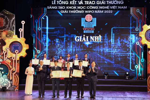 EVNCPC có 4 công trình đạt Giải thưởng Sáng tạo Khoa học Công nghệ Việt Nam 2022 - Ảnh 1.