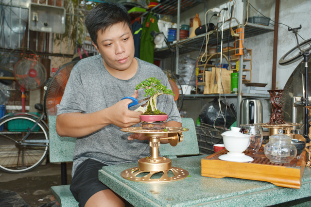 Chàng trai sáng tạo bàn xoay bonsai thu hàng chục triệu đồng/tháng - Ảnh 1.