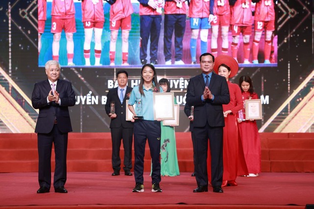 Đội tuyển Bóng đá nữ Việt Nam được tôn vinh trong chương trình Vinh quang Việt Nam - Ảnh 1.