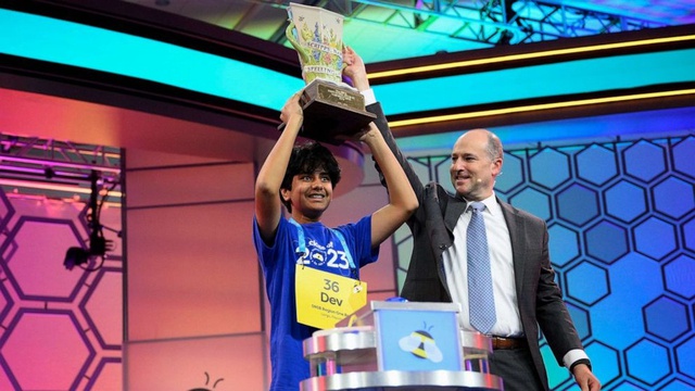 Cậu bé 14 tuổi thẳng giải thưởng gần 1,2 tỉ đồng nhờ... đánh vần đúng chính tả - Ảnh 1.