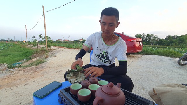Anh nông dân bỏ xứ sở Bạch Dương, về quê Quảng Bình lập nghiệp từ hoa sen - Ảnh 3.
