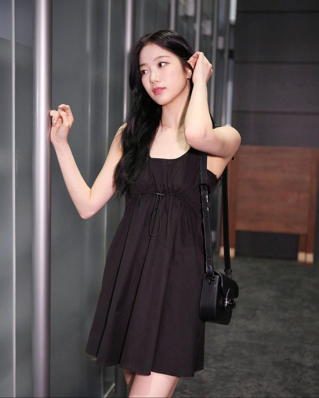 Các idol xứ Hàn chào đón mùa hạ với những thiết kế váy hè hot hit - Ảnh 12.