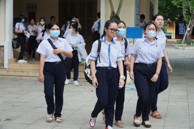 Kỳ thi tuyển sinh vào lớp 10 ở Khánh Hòa: Đề tiếng Anh vừa sức - Ảnh 1.