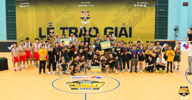 Thắng thuyết phục, đội 98's Basketball đăng quang giải bóng rổ vô địch Đà Nẵng - Ảnh 3.