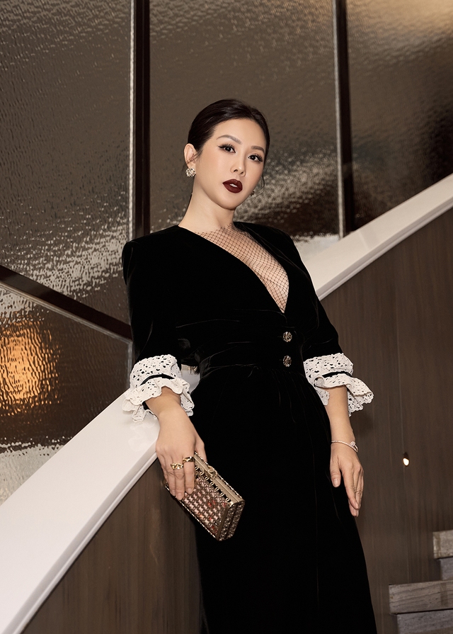 Hoa hậu Thu Hoài nhờ Hà Anh dạy catwalk để tái xuất sàn diễn - Ảnh 1.
