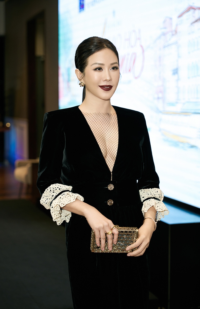 Hoa hậu Thu Hoài nhờ Hà Anh dạy catwalk để tái xuất sàn diễn - Ảnh 2.