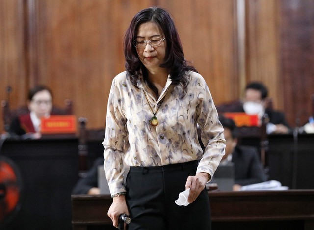 Cựu Phó cục trưởng Cục Thuế TP.HCM Nguyễn Thị Bích Hạnh và 66 bị cáo hầu tòa - Ảnh 1.