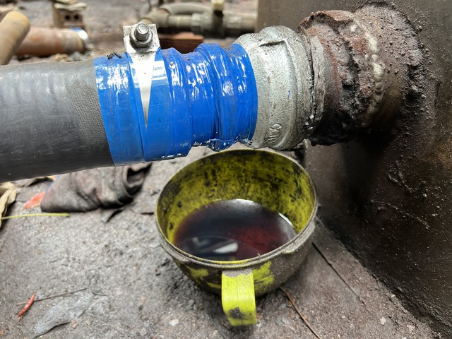 Đồng loạt kiểm tra tổ hợp tái chế dầu nhớt thải lậu ở tỉnh Đồng Nai - Ảnh 10.