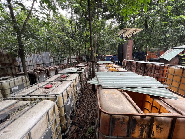 Đồng loạt kiểm tra tổ hợp tái chế dầu nhớt thải lậu ở tỉnh Đồng Nai - Ảnh 6.