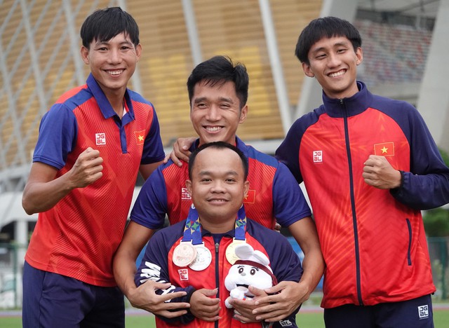 Xếp hạng huy chương ASEAN Para Games 12: Đoàn Việt Nam thi đấu bùng nổ - Ảnh 1.