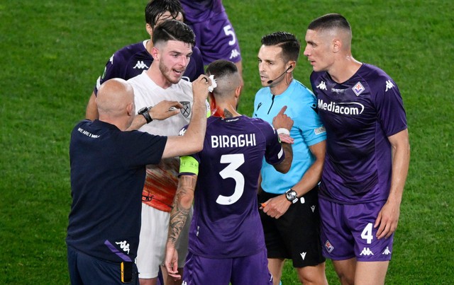 30 người bị bắt, đội trưởng Fiorentina bị ném vỡ đầu ở trận chung kết Conference League - Ảnh 2.