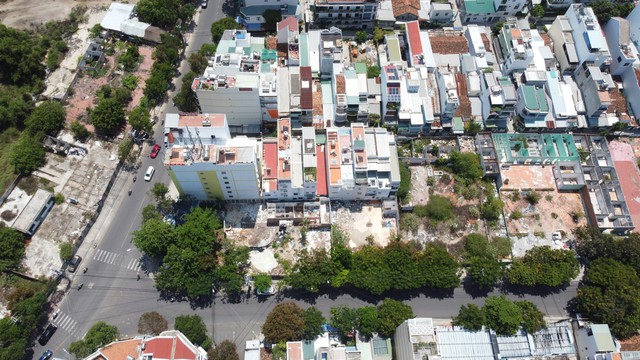 TP.Nha Trang kiến nghị giữ lại nhiều khu 'đất vàng' để làm công viên, trường học  - Ảnh 1.