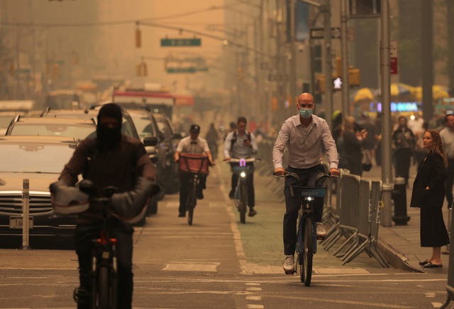 Bầu trời New York đổi màu vàng, ô nhiễm nhất thế giới do cháy rừng Canada - Ảnh 13.