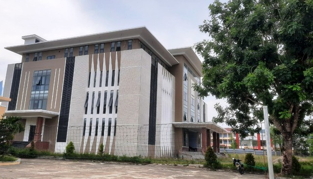 Chủ thầu lĩnh án tù, trụ sở UBND huyện hơn 50 tỉ ở Quảng Nam ‘đứng bánh’ - Ảnh 2.
