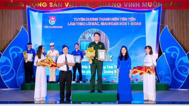 Tỉnh đoàn Quảng Nam tuyên dương 30 gương thanh niên tiên tiến làm theo lời Bác - Ảnh 1.