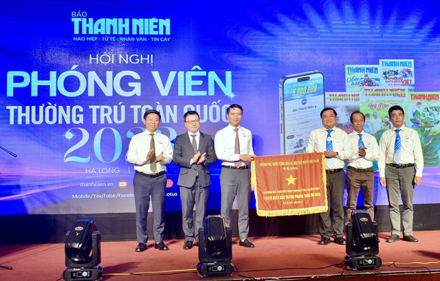 Báo Thanh Niên vinh dự nhận Cờ thi đua của Chính phủ - Ảnh 1.