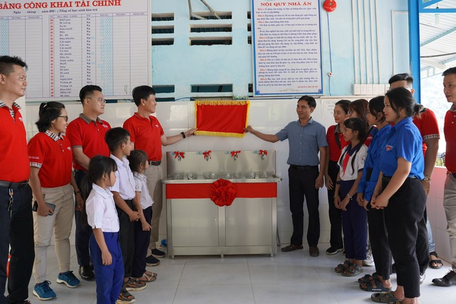 Dai-ichi Life Việt Nam trao tặng hệ thống máy lọc nước uống sạch tại Quảng Nam - Ảnh 1.