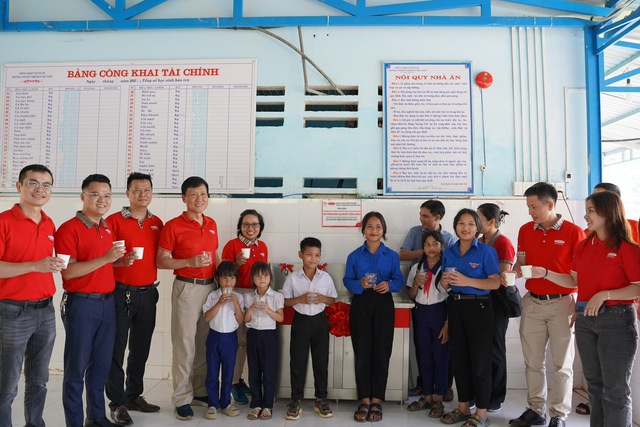 Dai-ichi Life Việt Nam trao tặng hệ thống máy lọc nước uống sạch tại Quảng Nam - Ảnh 2.