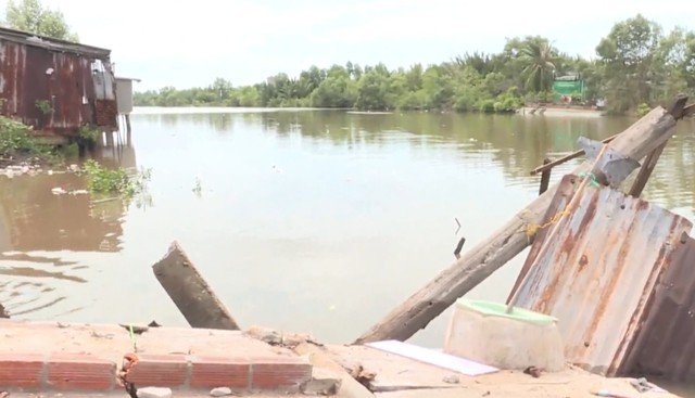 Sạt lở nghiêm trọng, 96 căn nhà bị sụp, nứt trên sông Bạc Liêu – Cà Mau - Ảnh 2.
