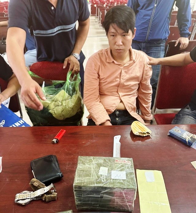Quảng Nam: Khởi tố bị can mua bán 4 bánh heroin, 2.000 viên hồng phiến - Ảnh 1.