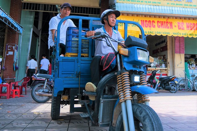 Thầy giáo hơn 10 năm tiếp sức thí sinh bằng những suất cơm miễn phí - Ảnh 1.