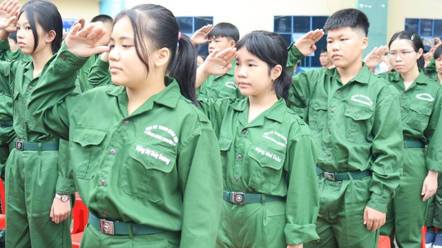 Bình Phước: Hơn 140 'chiến sĩ nhí' ra quân học kỳ trong Quân đội - Ảnh 2.