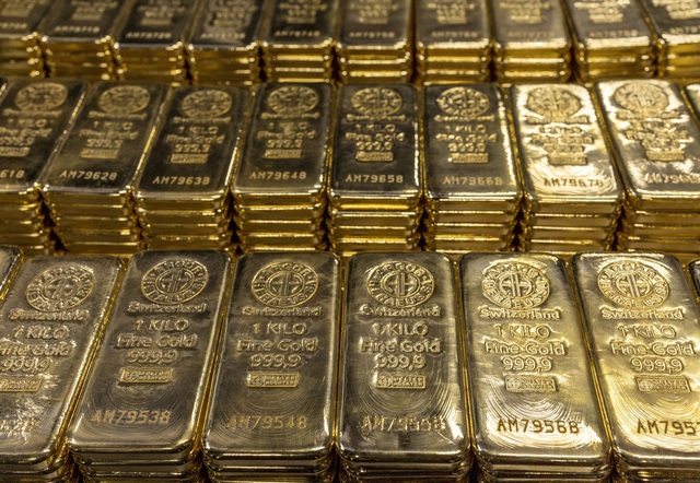 Làn sóng rút dự trữ vàng sau các lệnh cấm vận Nga - Ảnh 1.