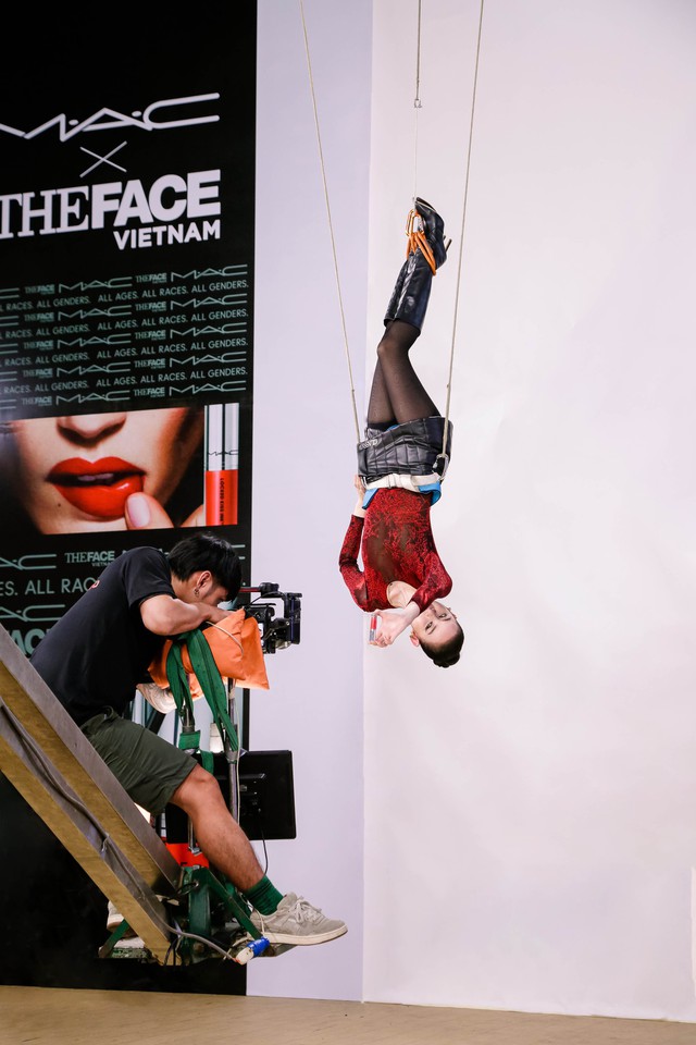 Người mẫu trẻ bứt phá trong thử thách bị treo ngược tại The Face Vietnam - Ảnh 4.