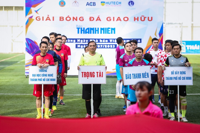 Đội GOODCHARME giành chức vô địch Giải bóng đá giao hữu Báo Thanh Niên - Ảnh 1.