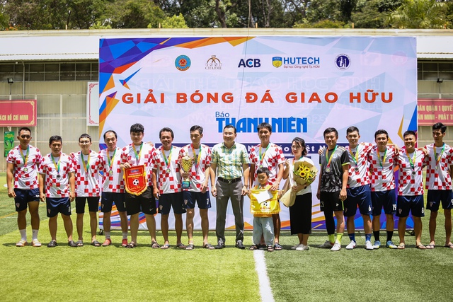 Đội GOODCHARME giành chức vô địch Giải bóng đá giao hữu Báo Thanh Niên - Ảnh 18.