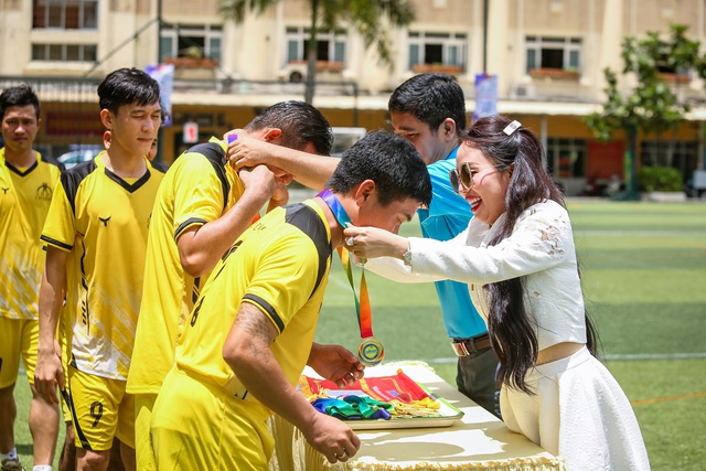 Đội GOODCHARME giành chức vô địch Giải bóng đá giao hữu Báo Thanh Niên - Ảnh 19.