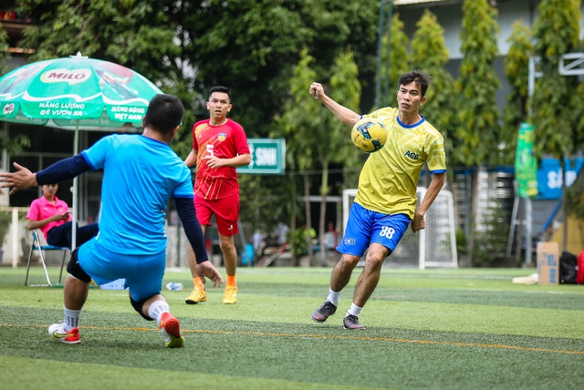 Đội GOODCHARME giành chức vô địch Giải bóng đá giao hữu Báo Thanh Niên - Ảnh 7.