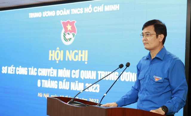 Anh Bùi Quang Huy: 'Việc chuyển đổi số đã giúp các cuộc họp bớt giấy tờ' - Ảnh 4.