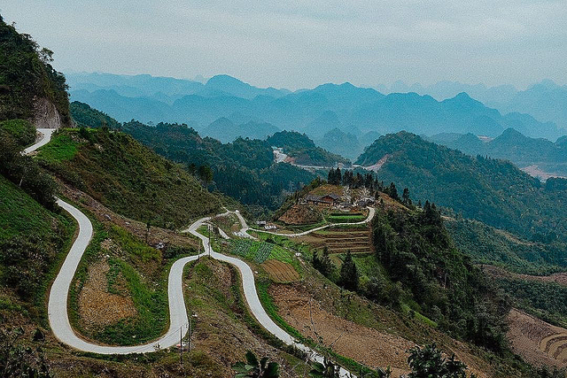 Khách Tây đạp xe 17.000 km tới Việt Nam tặng xe đạp cho trẻ em nghèo - Ảnh 5. Khách Tây đạp xe 17.000 km tới Việt Nam tặng xe đạp cho trẻ em nghèo - Ảnh 5.
