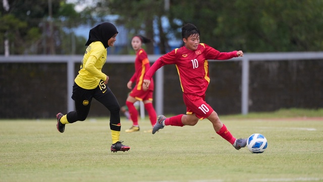 Thắng đậm Malaysia 6-0, đội nữ U.19 Việt Nam vào bán kết giải Đông Nam Á - Ảnh 2.
