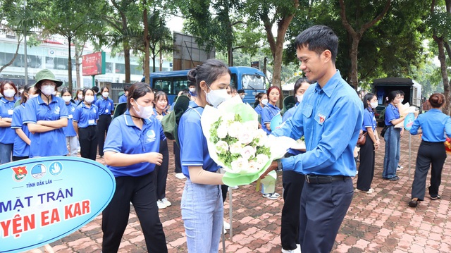 Mùa hè xanh đến với học sinh, hộ khó khăn vùng sâu vùng xa của Đắk Lắk  - Ảnh 1.