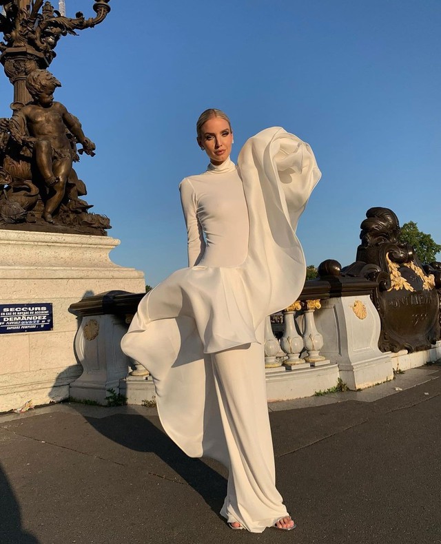 Những bộ trang phục French-chic độc đáo tại tuần lễ thời trang Haute Couture - Ảnh 1. Những bộ trang phục French-chic độc đáo tại tuần lễ thời trang Haute Couture - Ảnh 1.