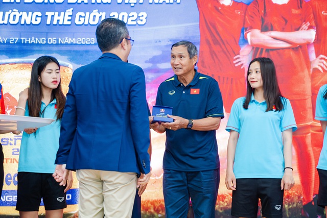 Red Bull và món quà đặc biệt cho đội tuyển nữ Việt Nam - Ảnh 1.