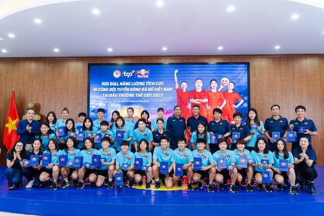 Red Bull và món quà đặc biệt cho đội tuyển nữ Việt Nam - Ảnh 4.