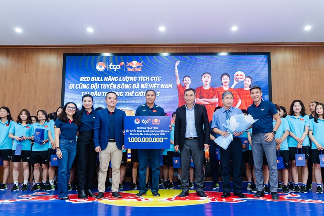 Red Bull và món quà đặc biệt cho đội tuyển nữ Việt Nam - Ảnh 2.