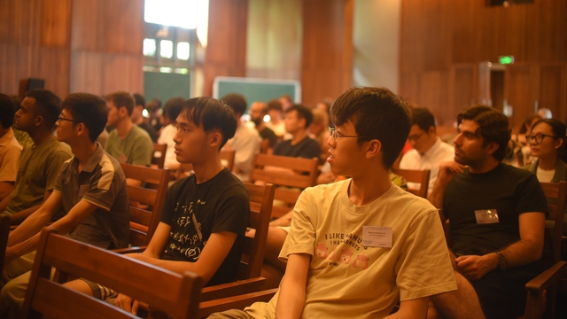 GS Đàm Thanh Sơn giảng dạy tại Trường hè lượng tử được tổ chức tại Bình Định - Ảnh 2.