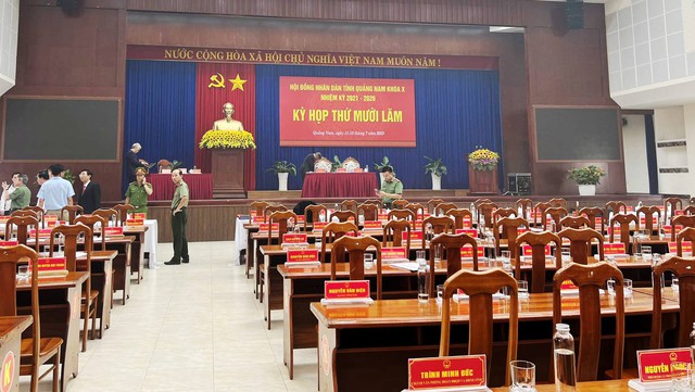 HĐND tỉnh Quảng Nam tạm nghỉ họp giữa chừng vì sự cố hy hữu - Ảnh 1.