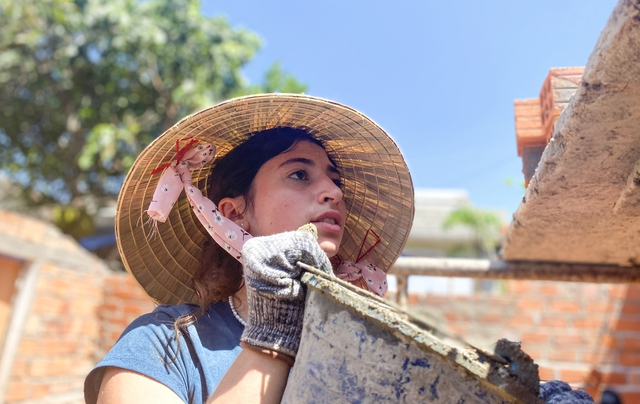 Theo bước chân tình nguyện: Học sinh tình nguyện Mỹ  xây nhà nhân ái   - Ảnh 1.