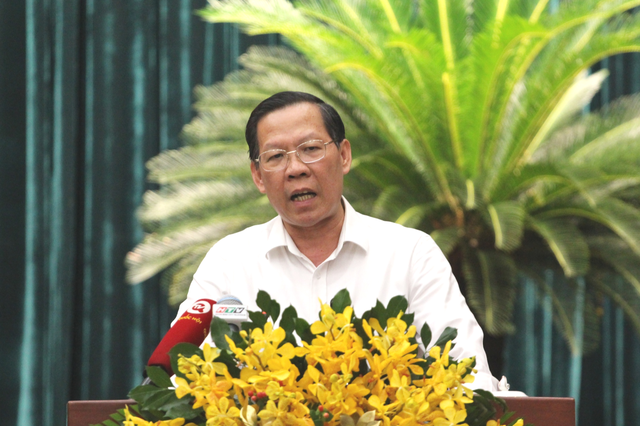 Chủ tịch Phan Văn Mãi trả lời các nhóm vấn đề tại kỳ họp HĐND TP.HCM - Ảnh 2.