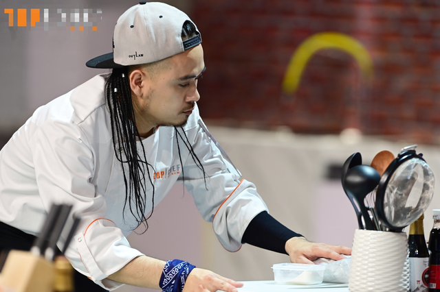 Đầu bếp 'Top Chef' sáng tạo bữa tiệc lấy cảm hứng từ H'Hen Niê và Ngọc Châu - Ảnh 1.
