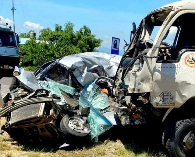 Tai nạn ô tô và xe tải tông nhau, một người tử vong tại chỗ - Ảnh 2.