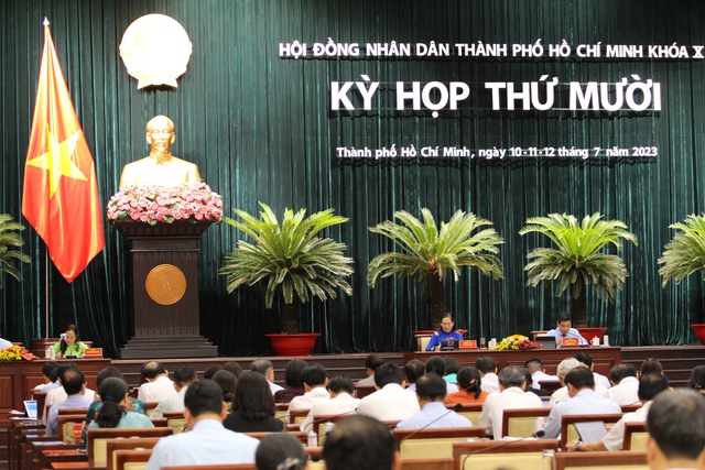 Chủ tịch Phan Văn Mãi trả lời 4 nhóm vấn đề tại kỳ họp HĐND TP.HCM - Ảnh 2.